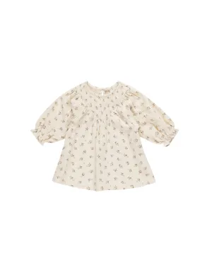 Quincy Mae V Smocked Dress || Holly Berry