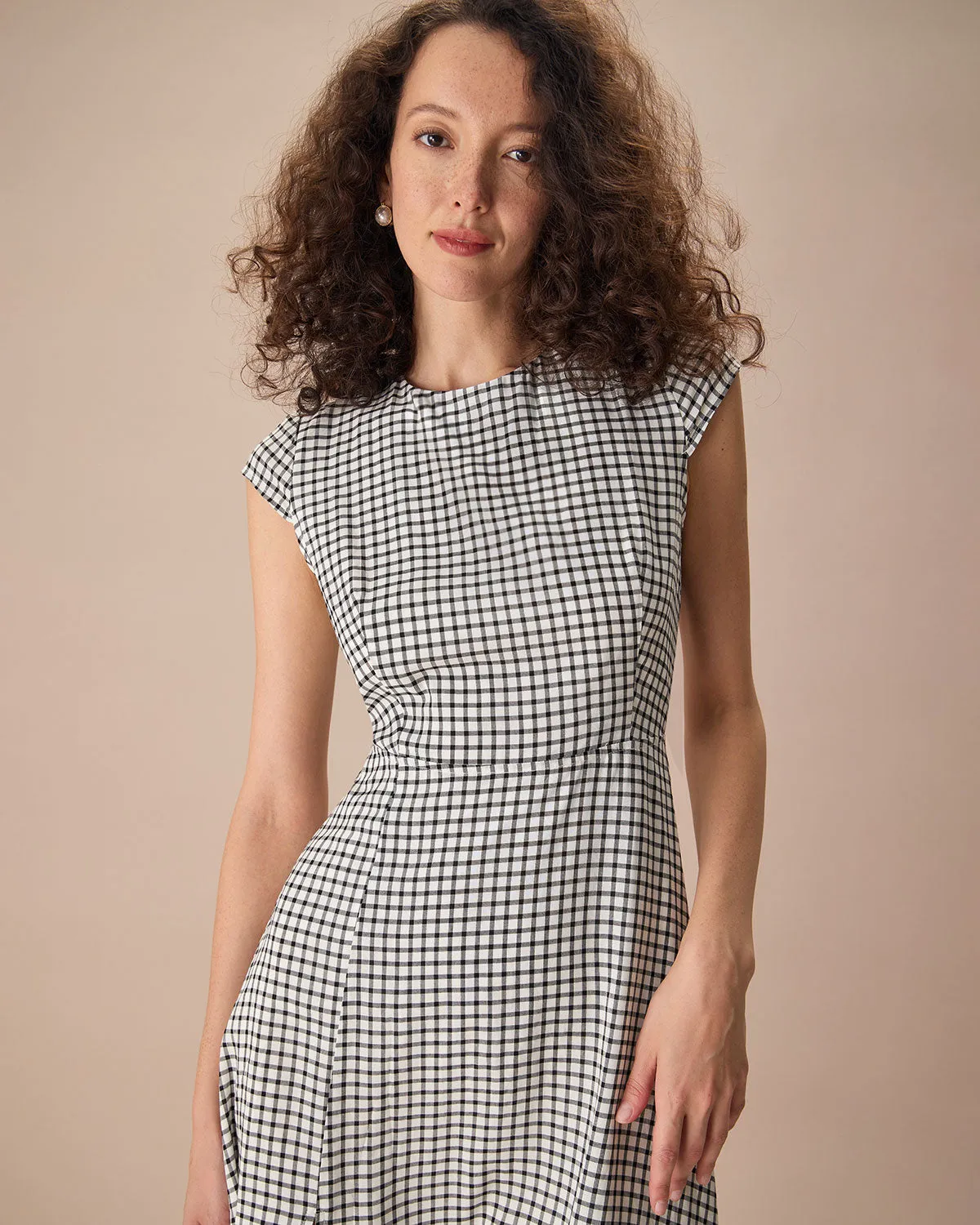 The Black Round Neck Cap Sleeve Plaid Midi Dress